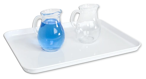 Montessori Schüttübung mit Wasser